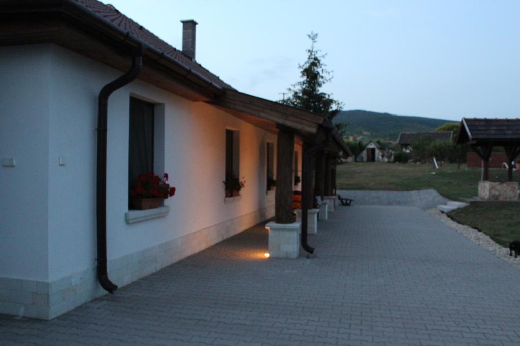 Pillangó Vendégház Tállya Esterno foto