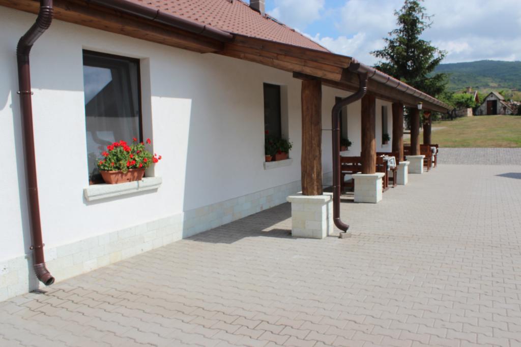 Pillangó Vendégház Tállya Esterno foto
